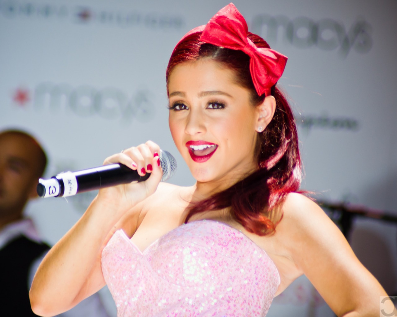 10 Ariana Grande Hairstyles