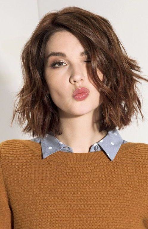  The Halo Cut: A Stylish and Modern Hair Trend for Women in 2024